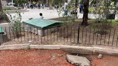 Denuncian que vandalizaron la nueva cisterna de riego de la plaza 9 de Julio