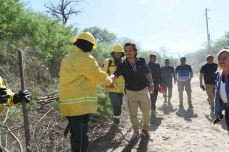 El Gobernador recorrió las zonas afectadas por el incendio en Cafayate