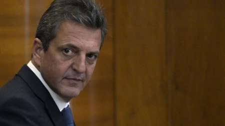 Massa aseguró que la situación crítica con los combustibles ha terminado y anunció la suspensión de impuestos que impactan en el precio