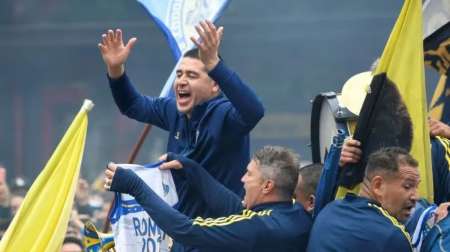 Riquelme habló ante los hinchas de Boca que hicieron un banderazo para pedir elecciones