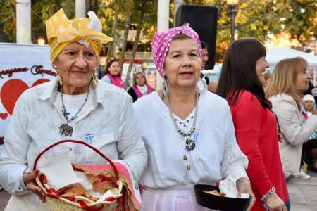 Adultos mayores preparan una vigilia patriótica