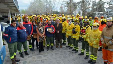 Bomberos voluntarios realizaron entrenamientos para combatir incendios forestales