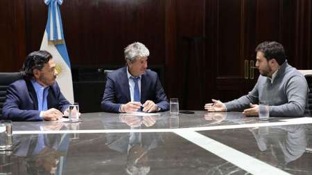 Sáenz firmó un convenio por la cesión de un terreno en Cerrillos