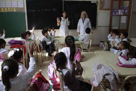Una hora más en las escuelas primarias