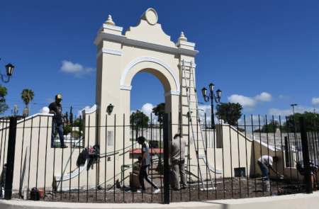 Avanza la refuncionalización de la ex fuente de agua de la plaza España