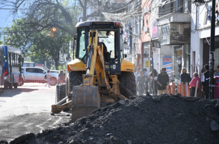 Reconstrucción de dársenas de colectivos sobre la Av. San Martín