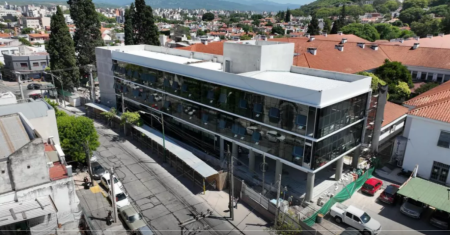 Sáenz supervisó las obras del hospital San Bernardo