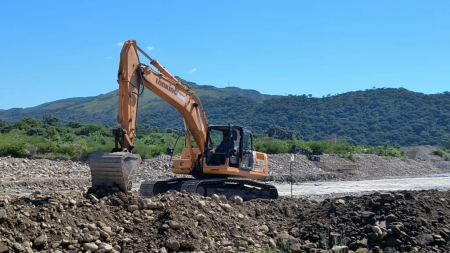Trabajos de encauzamiento en el río Vaqueros