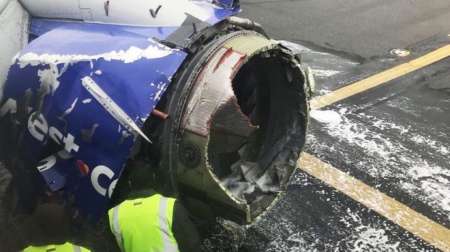 El motor estalló en el aire, según informaron las autoridades. El incidente dejó un muerto. Se trata de la primera víctima de la aviación comercial de