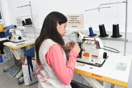 Se inauguró la segunda sala de costura de la Fábrica Municipal
