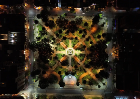 La plaza Güemes ya luce su nueva luminaria LED