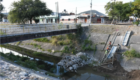 La nueva pasarela peatonal en el canal Yrigoyen