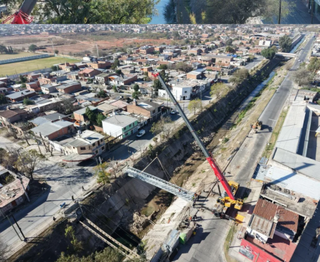 Nueva pasarela peatonal sobre el canal Yrigoyen