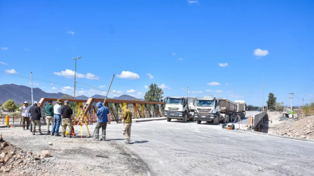 Prueba de carga sobre el nuevo puente de Vaqueros