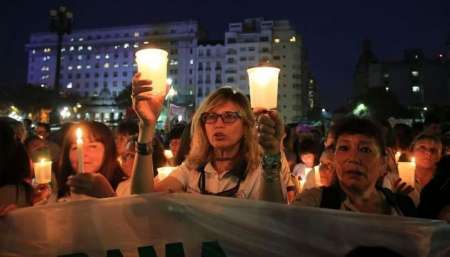 Líderes sindicales en la "marcha de las velas"