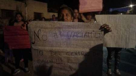 Vecinos de barrio Los Álamos cortan la ruta 68 para protestar por el cierre del centro de salud