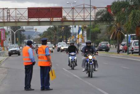 Denuncian a un inspector de tránsito por pedir coima y agredir a un conductor