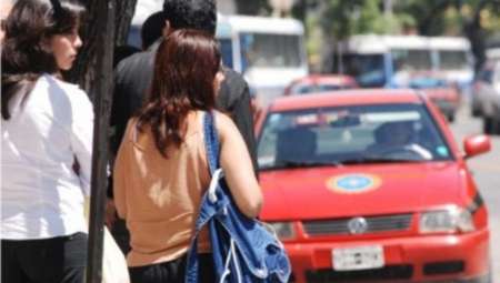 Taxistas mujeres crearon un grupo de Whatsapp para cuidar a sus pasajeras