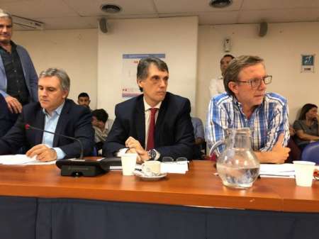 Kosiner: "Es muy fácil solucionar el problema con la plata de otros"