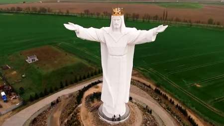 El Cristo más alto del mundo tiene unas antenas en la cabeza pero nadie sabe por qué