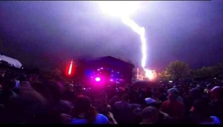Pánico: cayó un tremendo rayo en medio de una fiesta electrónica y destruyó el escenario