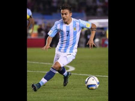 La vida de Paulo Dybala: la pérdida de su padre, cómo reaccionó cuando conoció a Messi y por qué no toma fernet