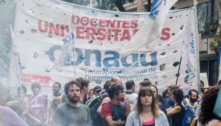 Los docentes universitarios pararán jueves y viernes en reclamo de un 25% de aumento