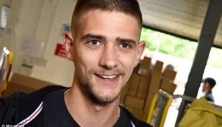 Un joven de 28 años casi muere por comerse las uñas