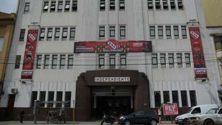 Independiente: la Justicia encontró pagos a empresas de la familia Moyano y cheques usados para financiar a la barra