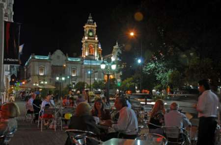 Sin crédito y sin consumo: el comercio salteño criticó las medidas del Gobierno nacional