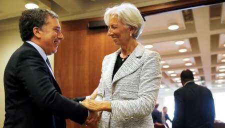"Nos hemos comprometido a no hablar de cifras o modalidades", dijo Dujovne tras reunirse con Lagarde
