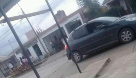 Detienen a un policía federal retirado que acosó a una joven para que subiera a su auto