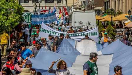 Los trabajadores temen ser la variable de ajuste del FMI