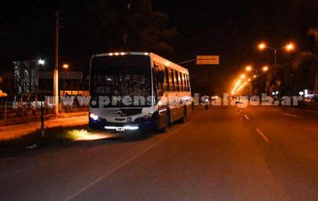 El joven que murió atropellado por un colectivo de Saeta intentaba ayudar a su novia