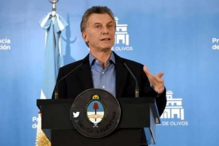Mauricio Macri consideró "superada la turbulencia cambiaria" y ratificó al equipo económico