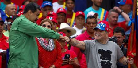 Tras el triunfo de Maduro, Maradona atendió a todos