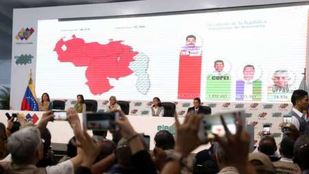Miembros del Comité Nacional Electoral de Venezuela anuncian los resultados de las elecciones del Domingo en Caracas. FOTO: EFE | VIDEO: REUTERS / EPV