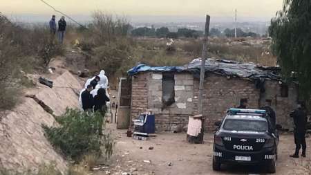 Mendoza: Lo masacraron a golpes, quemaron, tiraron a un pozo y taparon con cartón