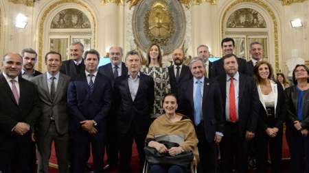 Macri llega a Salta para encontrarse con gobernadores de toda la región