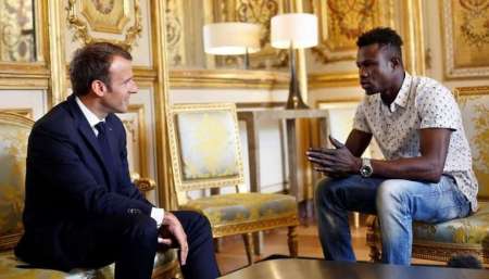 Macron le dará la ciudadanía francesa al inmigrante ilegal que se convirtió en héroe