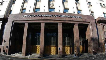 La presión tributaria en la Argentina: el sector privado debe afrontar 96 impuestos