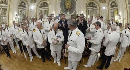 El Gobierno evalúa pasar 5.000 efectivos de las FFAA a Gendarmería