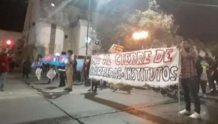 Estudiantes terciarios, unidos por el temor de cierres de carreras