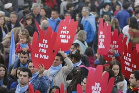 Con menos indecisos, prevalece el rechazo a la despenalización del aborto
