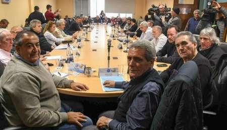 Para evitar el paro de la CGT, el Gobierno propone que el aguinaldo no pague ganancias