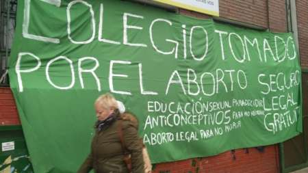 Aborto legal: hay tomas en 12 colegios porteños y se mantendrán hasta la votación en Diputados