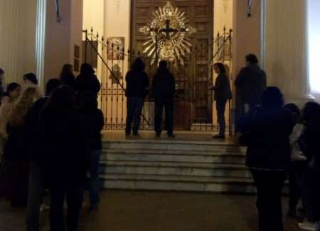 Debate por el aborto: La Catedral de Salta sacó al atrio la imagen del Cristo Peregrino
