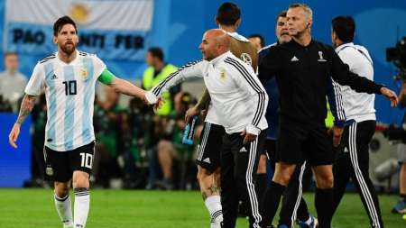 "¿Pongo al Kun?": el video que prueba el doble comando entre Sampaoli y los referentes en la Selección