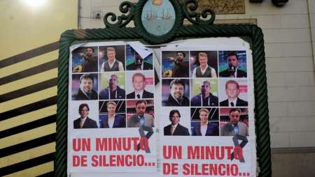 Escrachan a periodistas deportivos con pancartas en la calle por sus críticas a la Selección