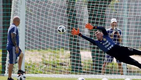 VIDEO: Hubo tiempo para entrenar penales por una posible definición desde los 12 pasos